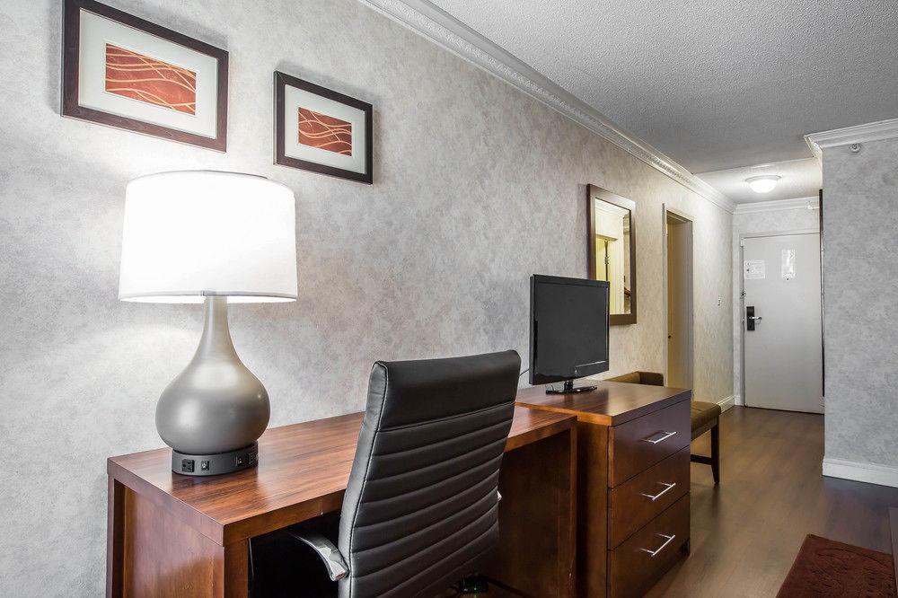 Best Western Plus Greenville I-385 Inn & Suites Bagian luar foto